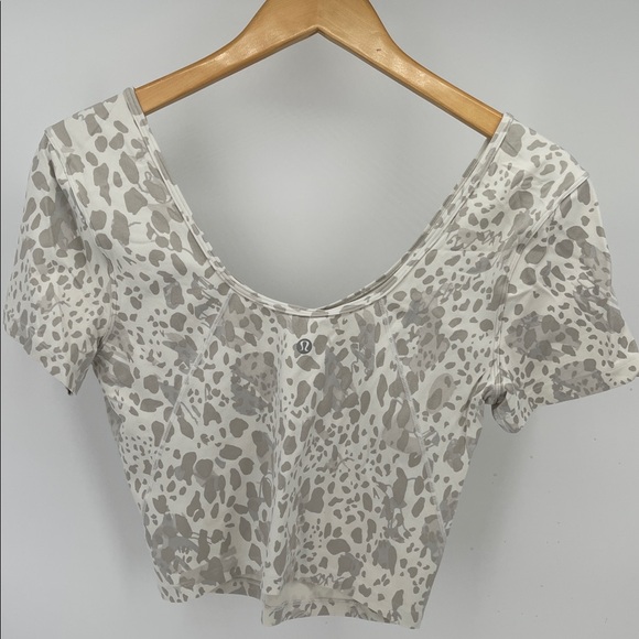 Lululemon Athletica Align Tee Short Sleeve Cheetah Camo Antique White Women 8 - Picture 2 of 6